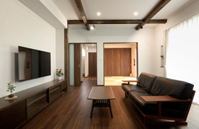 「風がとおるカウンターの家」リビング