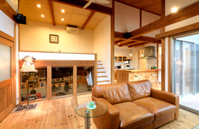 「趣味を拘り尽くすための家」リビングソファ