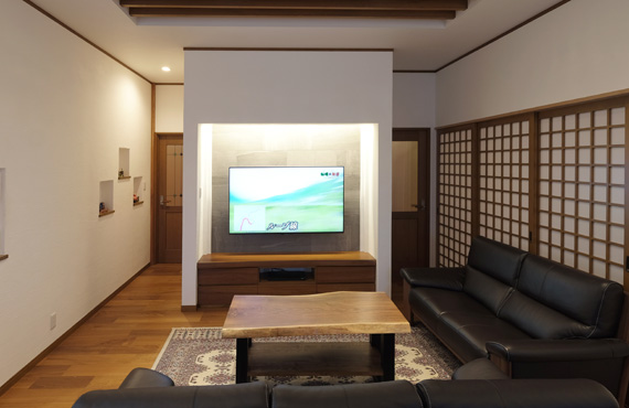 「”本物”にこだわる家」TVボード