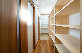 「家族三世代が集う家」納戸