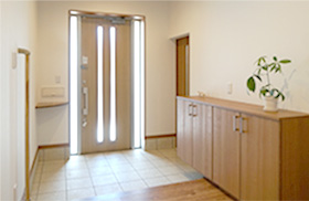 「家族三世代が集う家」玄関